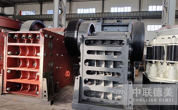 帶鐵塑鋼破碎機(jī)小視頻