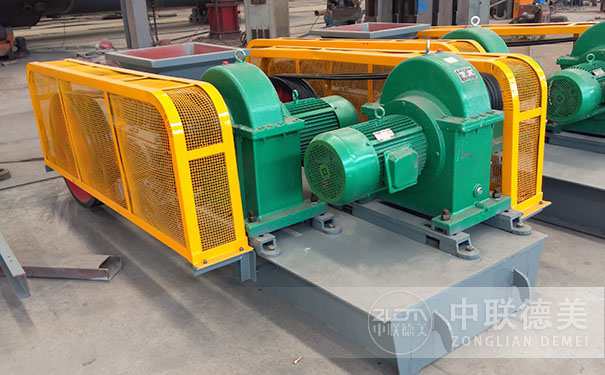 對(duì)輥制砂機(jī)