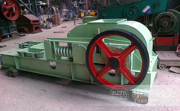 1.jpg 對(duì)輥制砂機(jī)