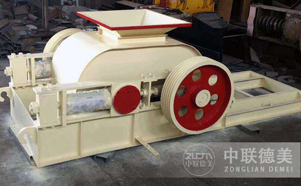 1.jpg 對(duì)輥破碎機(jī)