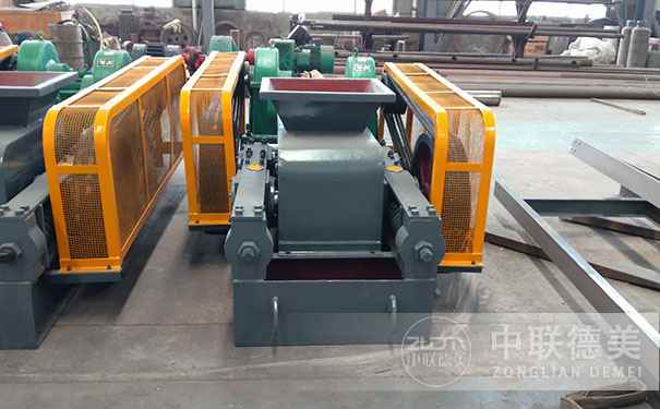 2.jpg 對(duì)輥破碎機(jī)